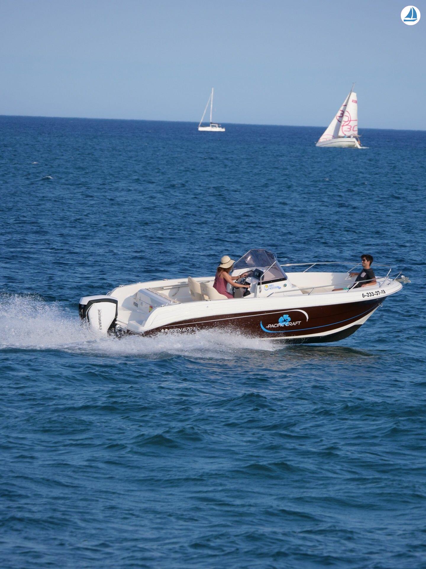 Foto PACIFIC CRAFT 670 1