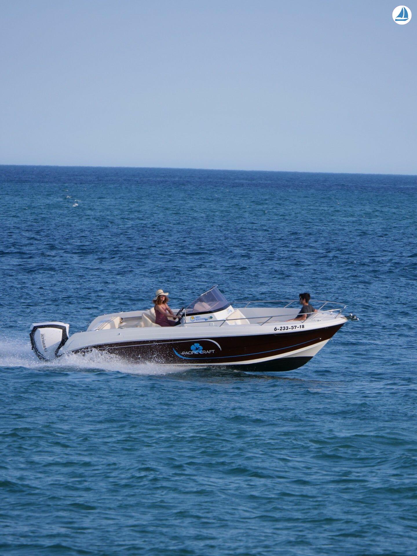 Foto PACIFIC CRAFT 670 2