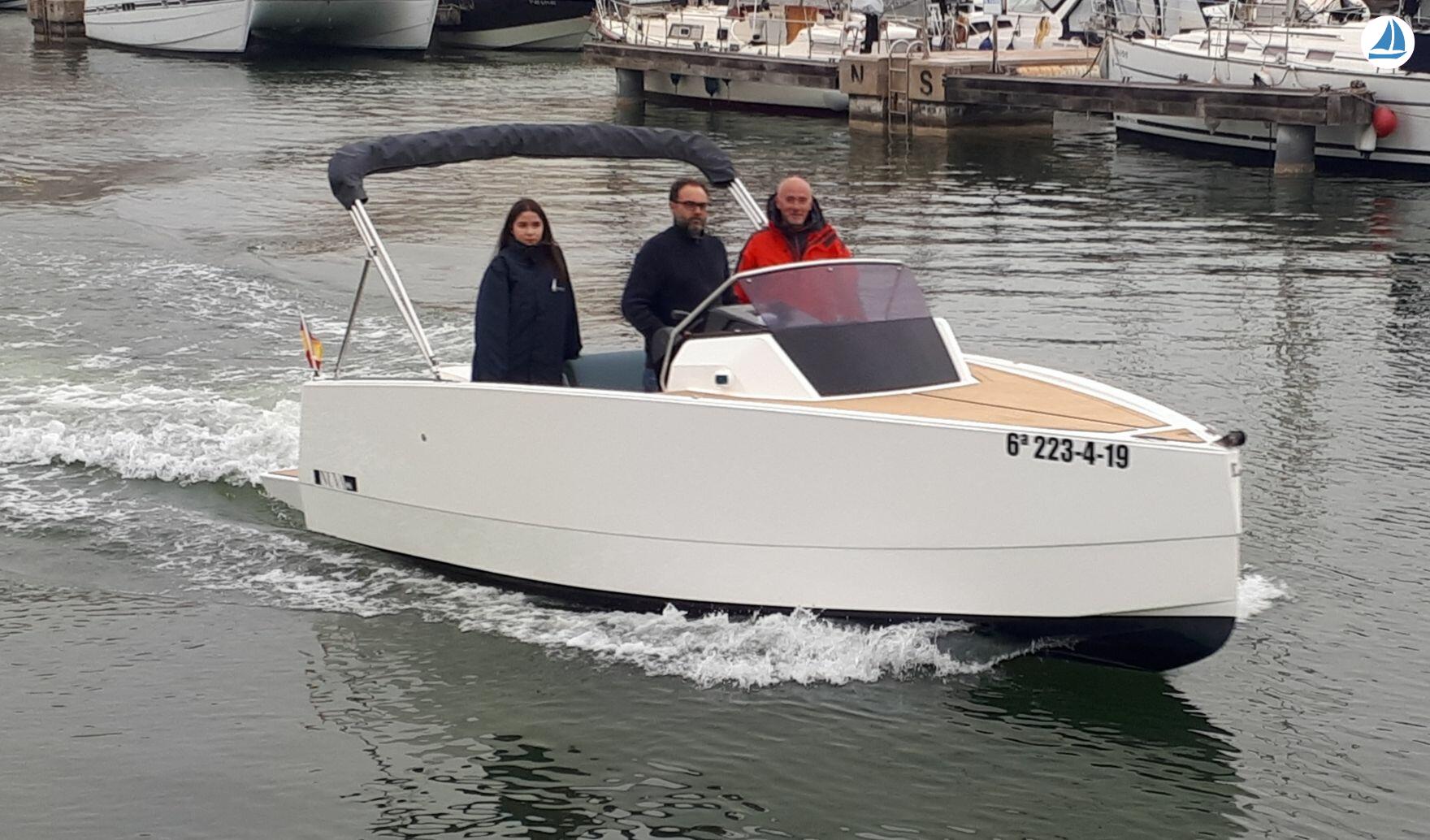 Foto Nuva M6 CABIN 1