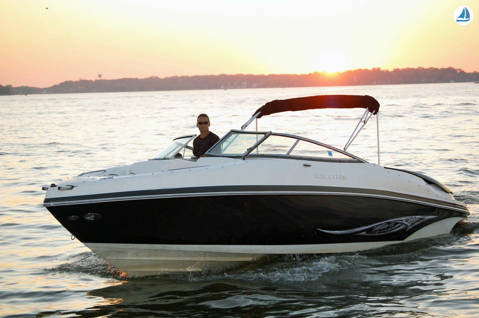 Foto Rinker 246 BOW RIDER 3