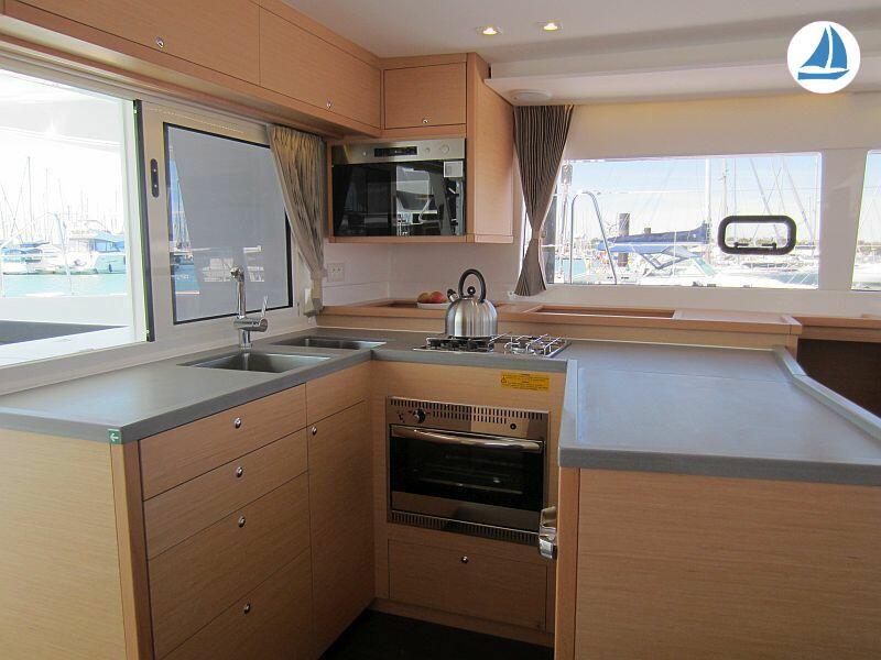 Foto Lagoon 450 S 11