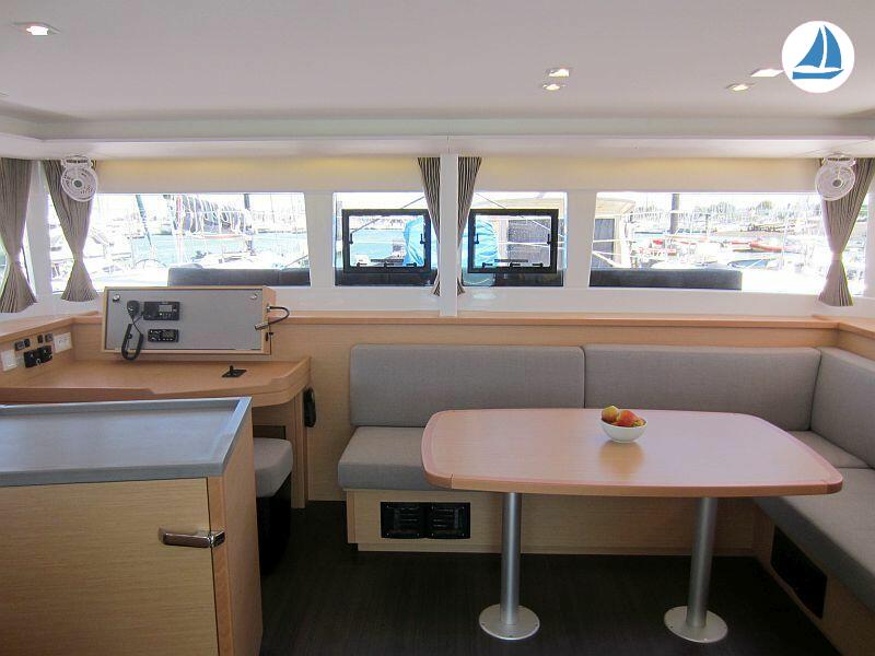 Foto Lagoon 450 S 18