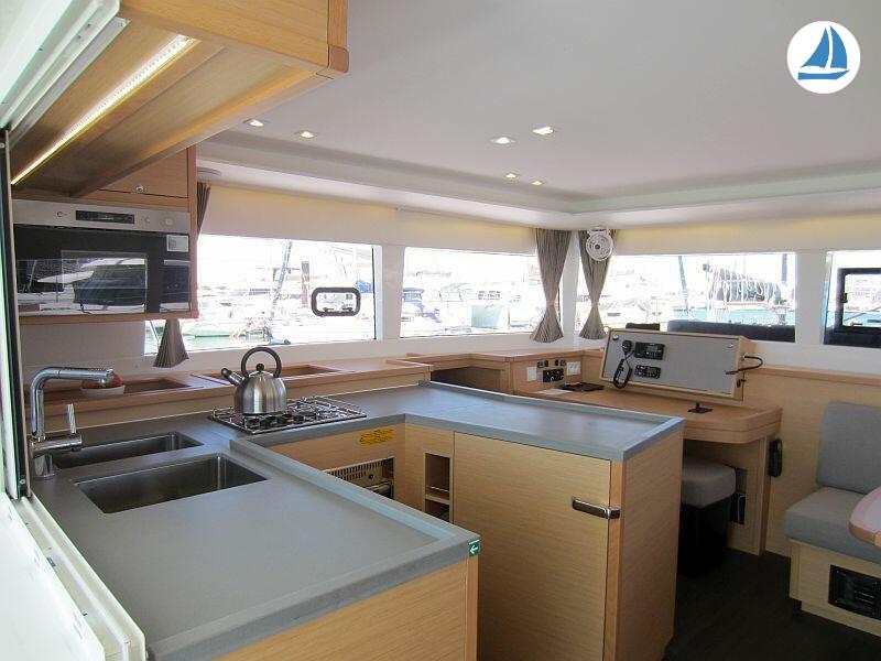 Foto Lagoon 450 S 19